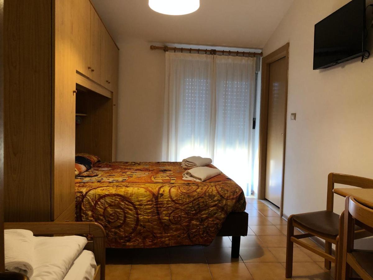 Hotel Garni Villa Magnolia Torbole Sul Garda Bagian luar foto