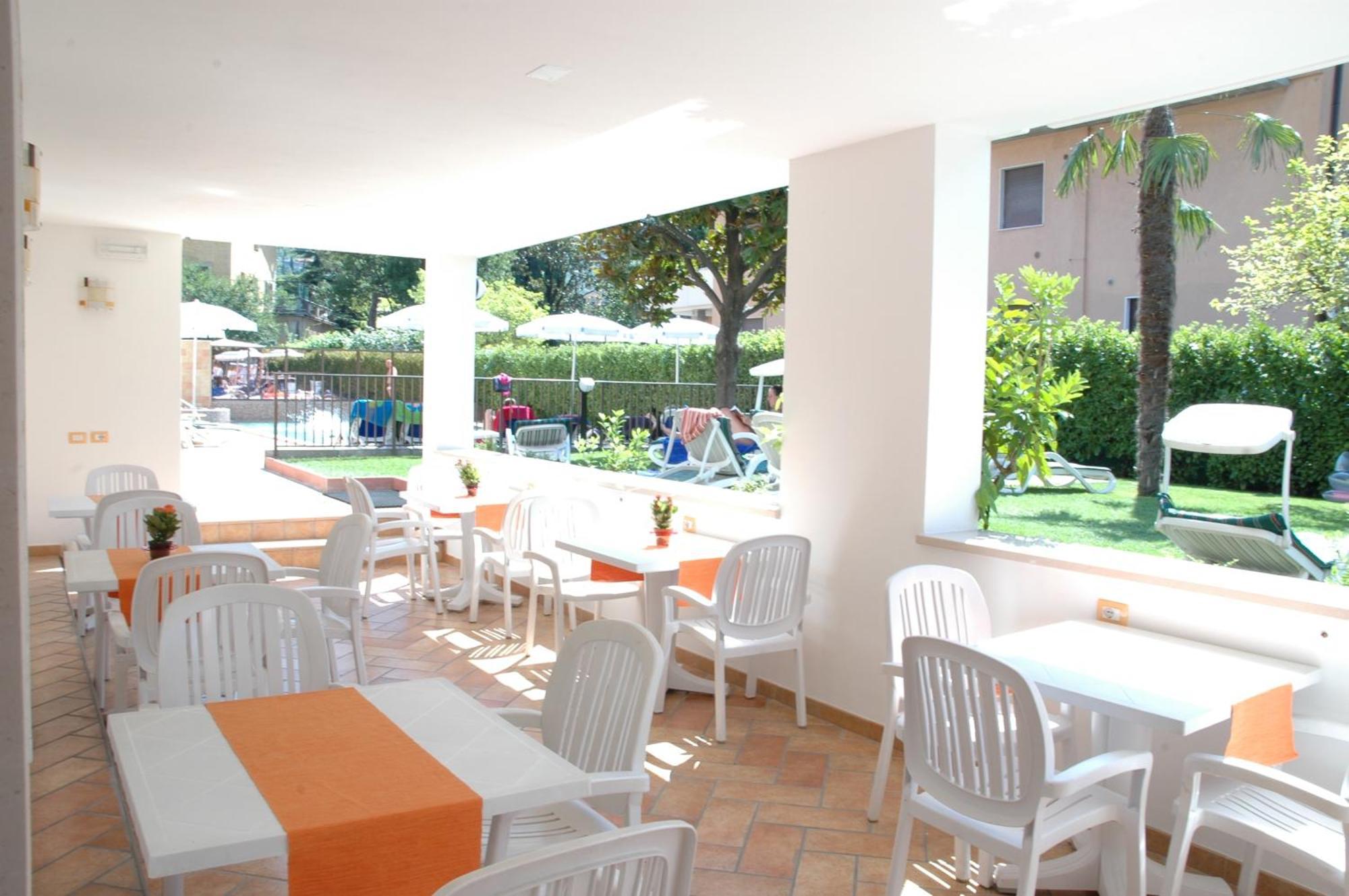 Hotel Garni Villa Magnolia Torbole Sul Garda Bagian luar foto