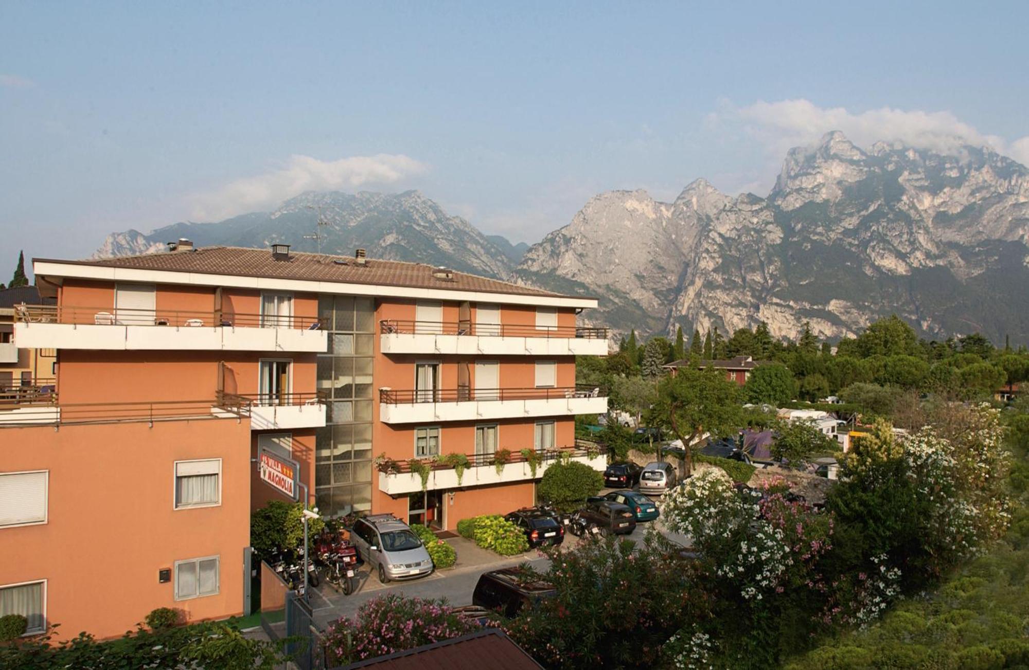 Hotel Garni Villa Magnolia Torbole Sul Garda Bagian luar foto