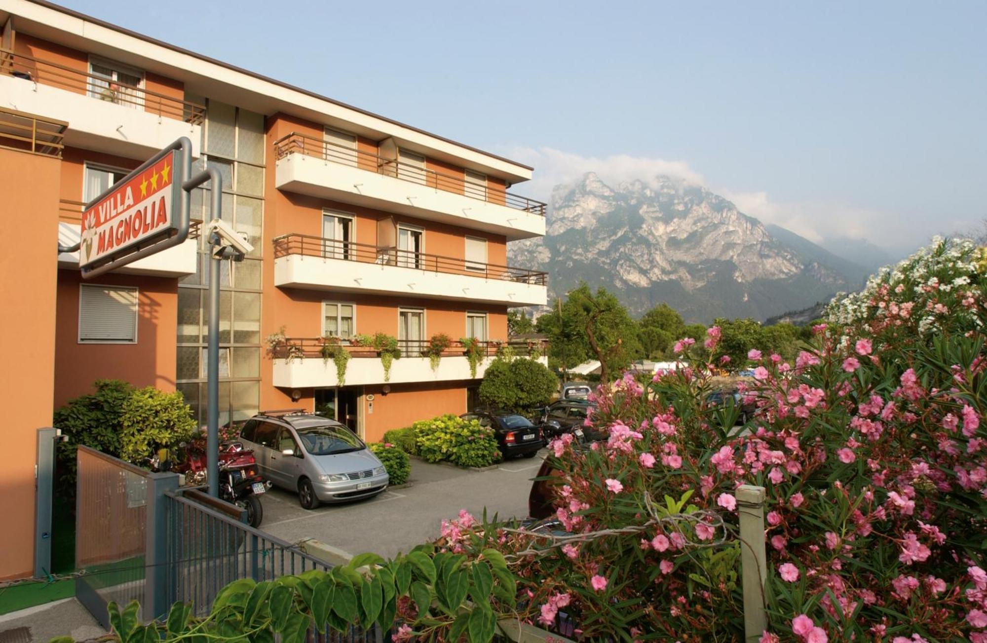 Hotel Garni Villa Magnolia Torbole Sul Garda Bagian luar foto