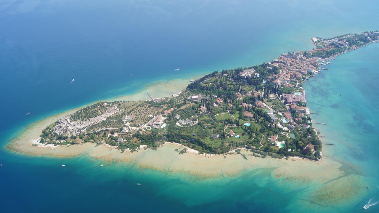 Hotel Garni Villa Magnolia Torbole Sul Garda Bagian luar foto