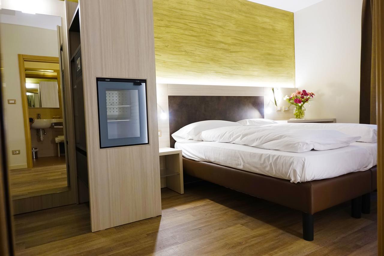 Hotel Garni Villa Magnolia Torbole Sul Garda Bagian luar foto