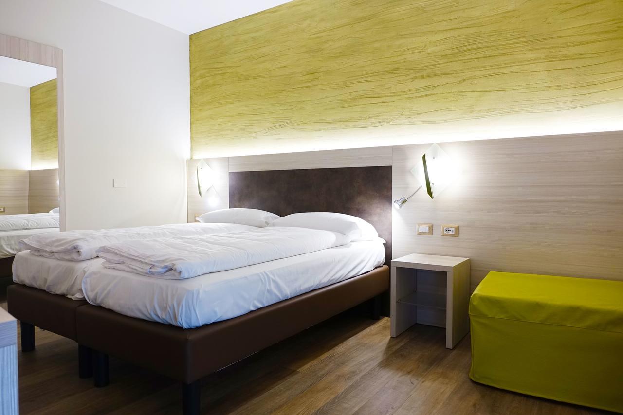 Hotel Garni Villa Magnolia Torbole Sul Garda Bagian luar foto