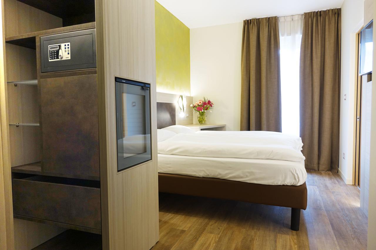 Hotel Garni Villa Magnolia Torbole Sul Garda Bagian luar foto