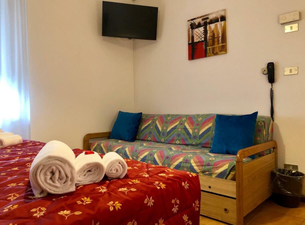Hotel Garni Villa Magnolia Torbole Sul Garda Bagian luar foto