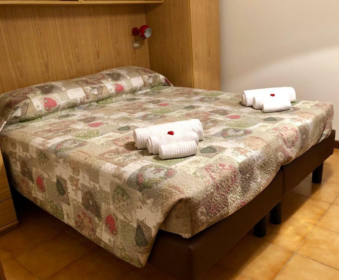 Hotel Garni Villa Magnolia Torbole Sul Garda Bagian luar foto