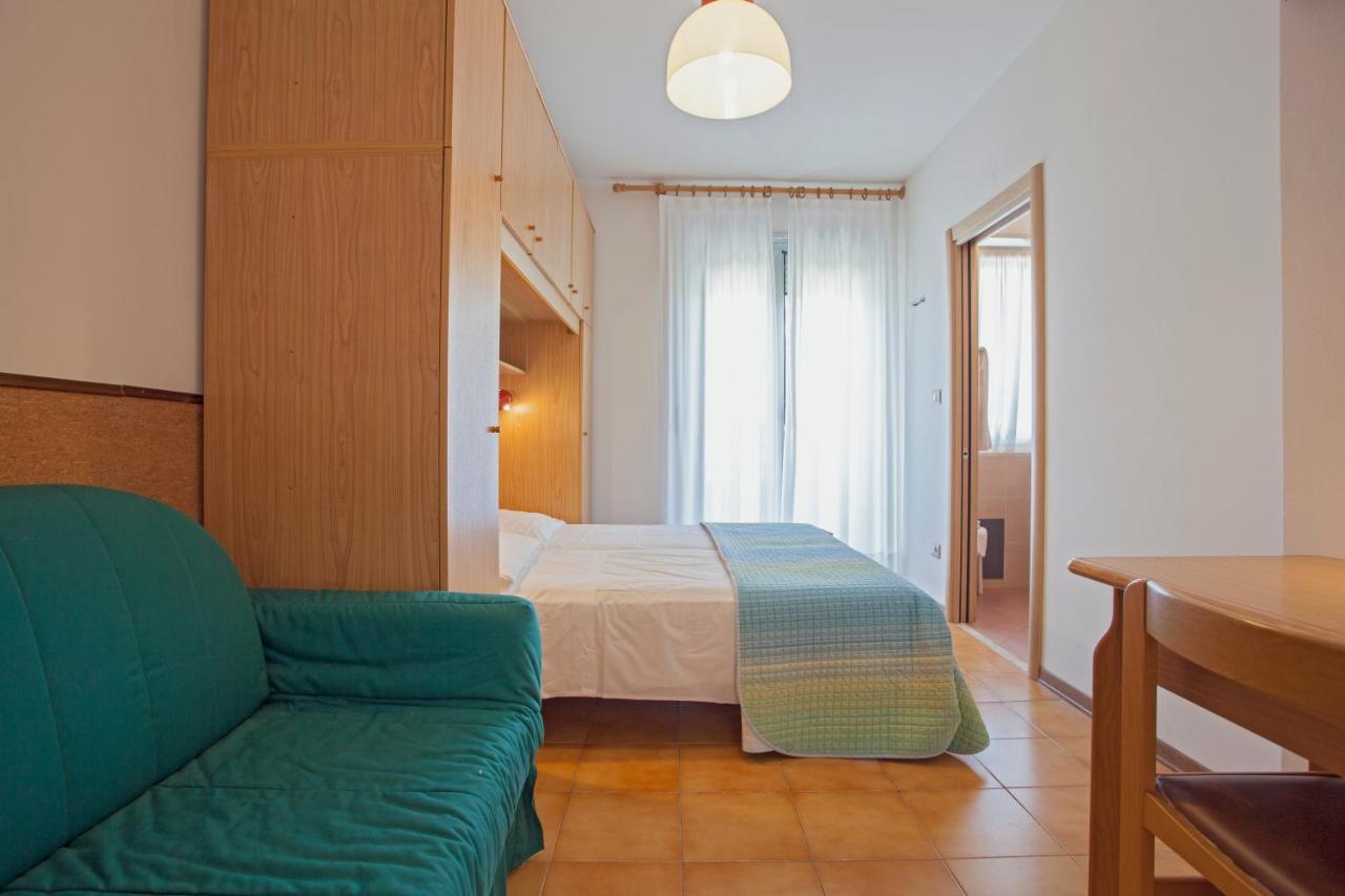 Hotel Garni Villa Magnolia Torbole Sul Garda Ruang foto